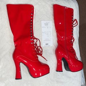 Brand new never been worn size 8 Ellie Red Side zip